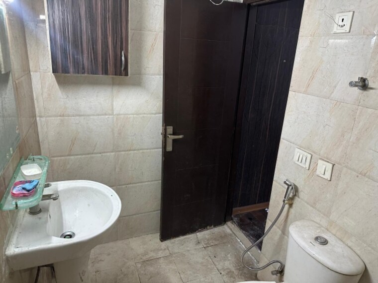 Bathroom, ajnara-homes 3 Bedroom 1330 Sq.Ft. Apartment In Sector 16b Greater Noida Greater Noida 9626178