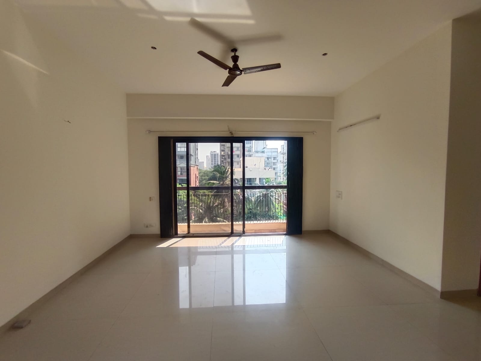 2 BHK 1211 Sq.Ft. Apartment in Lucky House