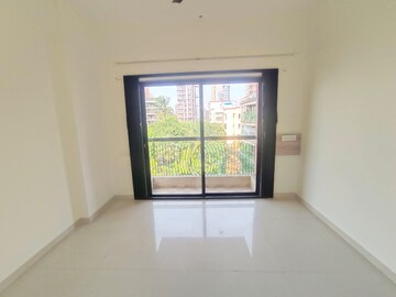 Room in 2 BHK Apartment at Lucky House, Chembur – for Rent