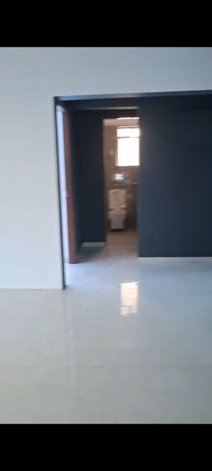 Room in 2 BHK Apartment at HF Blossom Residency, Vile Parle East – for Rent