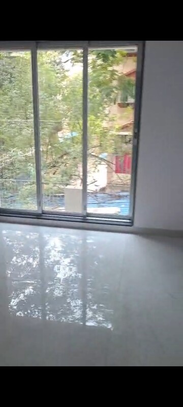 Room in 2 BHK Apartment at HF Blossom Residency, Vile Parle East – for Rent