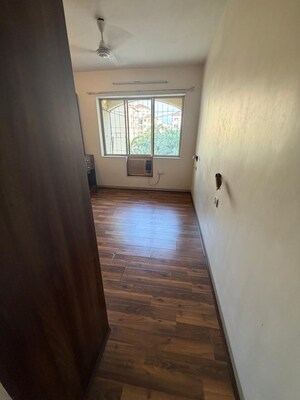 Room in 2 BHK Apartment at Gundecha Valley of Flowers, Kandivali East – for Rent