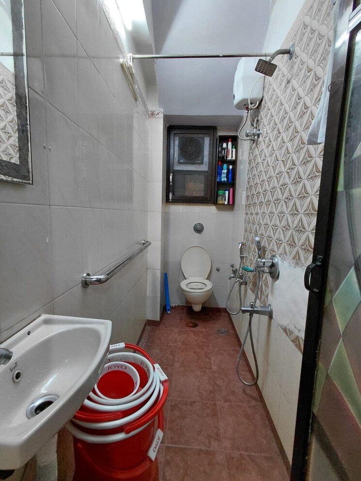 Bathroom, luis-apartment 1 Bedroom 418 Sq.Ft. Apartment In Dadar West Mumbai 9626210