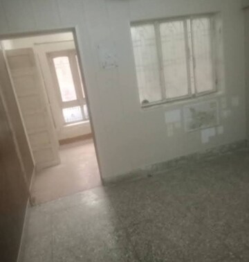 Room in 1 BHK Villa at Aliganj – for Rent