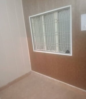 Room in 1 BHK Villa at Aliganj – for Rent