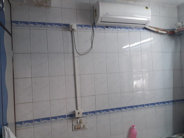 Bathroom, kurla west 3 Bedroom 1000 Sq.Ft. Apartment In Kurla West Mumbai 9626275