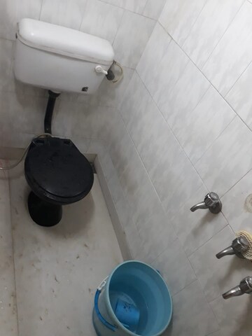 Master Bedroom in 3 BHK Apartment at Kurla West – for Rent