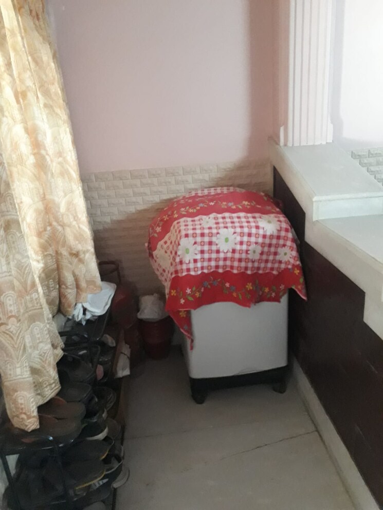  Parking, kurla west 3 Bedroom 1000 Sq.Ft. Apartment In Kurla West Mumbai 9626275