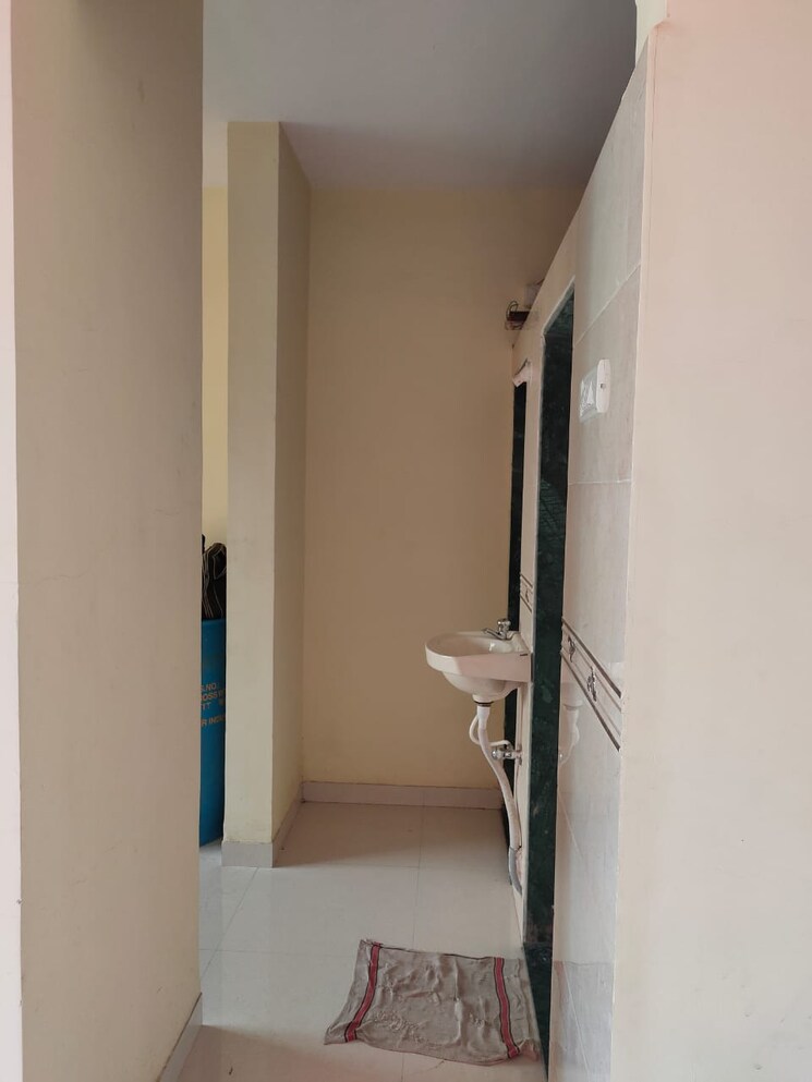 Attached Bathroom, dombivli west 1 RK 350 Sq.Ft. Apartment In Dombivli West Thane 9626290
