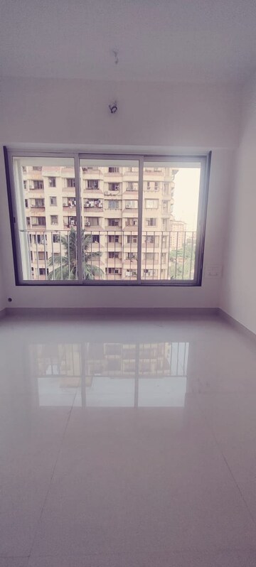 Room in 2 BHK Apartment at Arkade Serene, Malad West – for Rent