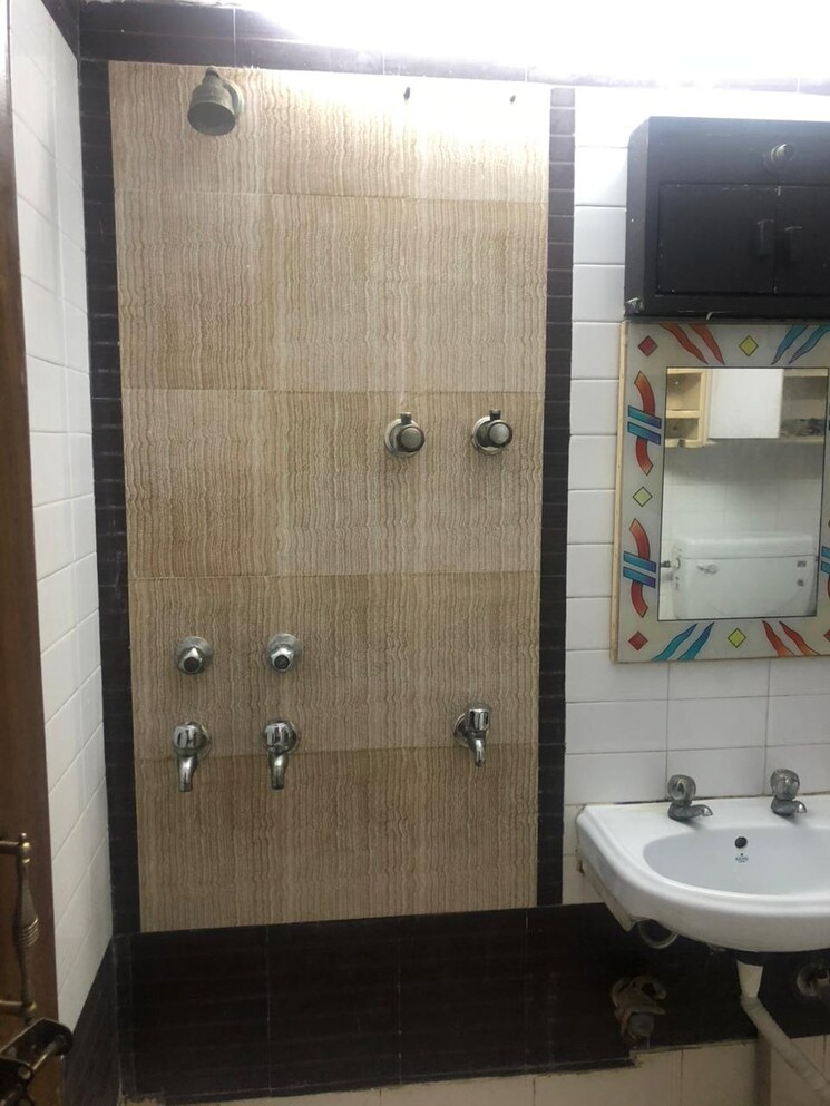Bathroom, dwarka 3 Bedroom 1500 Sq.Ft. Apartment In Dwarka Delhi 9626310