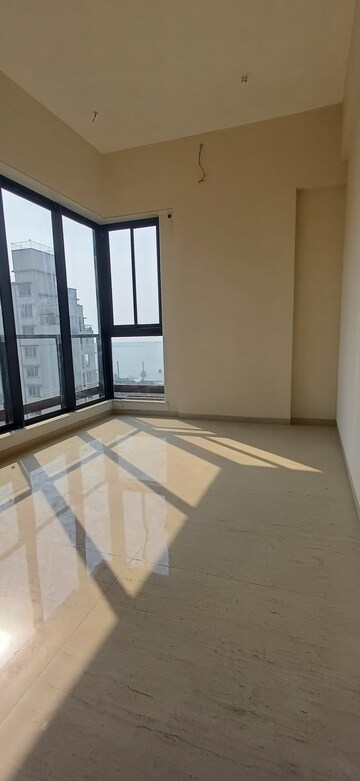 Staircase in 3 BHK Apartment at Sugee Saraswati Niwas, Dadar West – for Rent