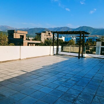 Parking in 3 BHK Villa at Sahastradhara Road – for Rent