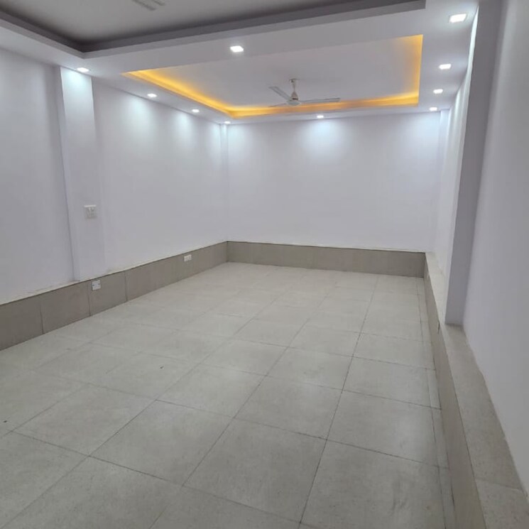 Room, lajpat nagar Commercial Office Space 900 Sq.Ft. In Lajpat Nagar Delhi 9626327