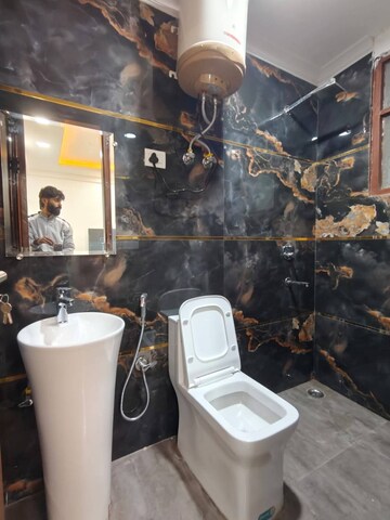 Master Bedroom in 1 BHK Builder Floor at Saket – for Rent