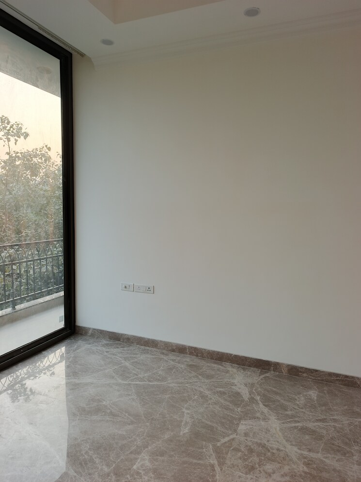 Room, defence colony 4 Bedroom 2100 Sq.Ft. Builder Floor In Defence Colony Delhi 9626340