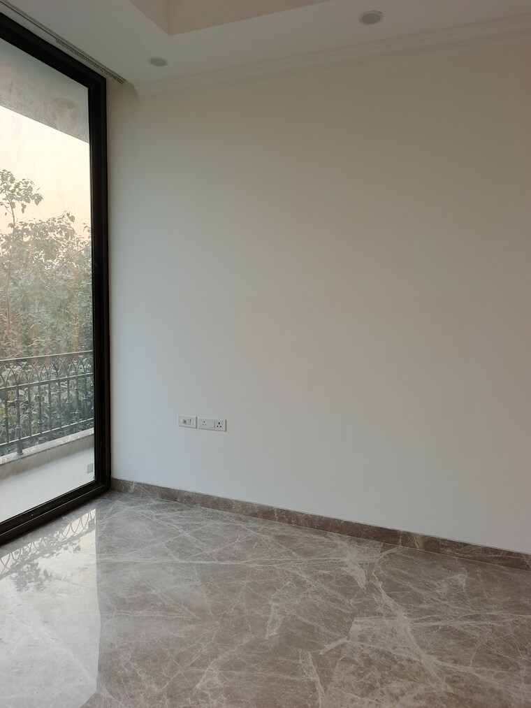 Room, defence colony 4 Bedroom 2100 Sq.Ft. Builder Floor In Defence Colony Delhi 9626340