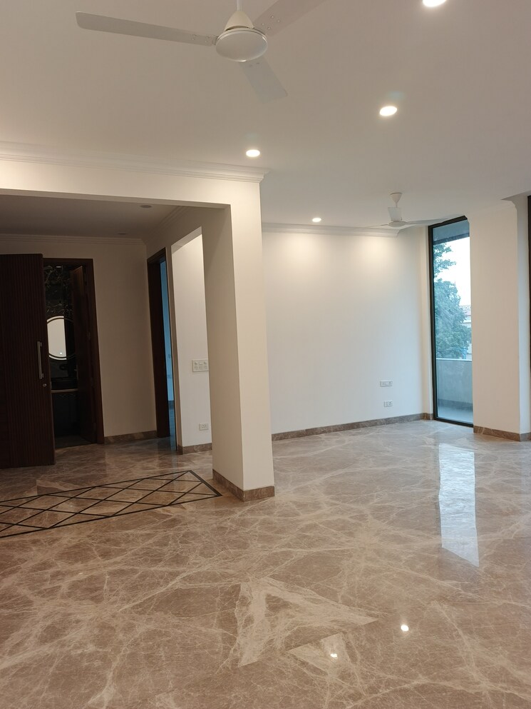Room, defence colony 4 Bedroom 2100 Sq.Ft. Builder Floor In Defence Colony Delhi 9626340