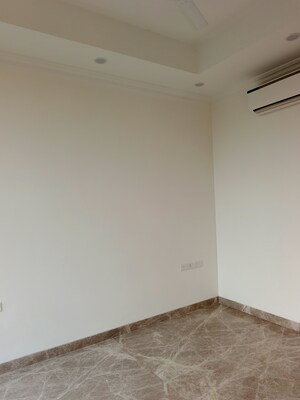 Room in 4 BHK Builder Floor at Defence Colony – for Rent