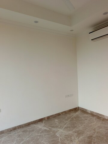 Room in 4 BHK Builder Floor at Defence Colony – for Rent