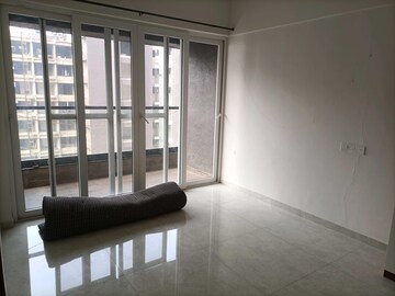 Room in 2 BHK Apartment at Majestique Marbella Phase 1, Kharadi – for Rent