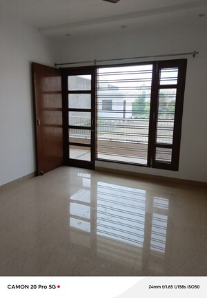 Room in 2 BHK Builder Floor at Aerocity – for Rent