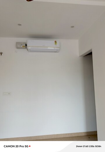 Room in 2 BHK Builder Floor at Aerocity – for Rent