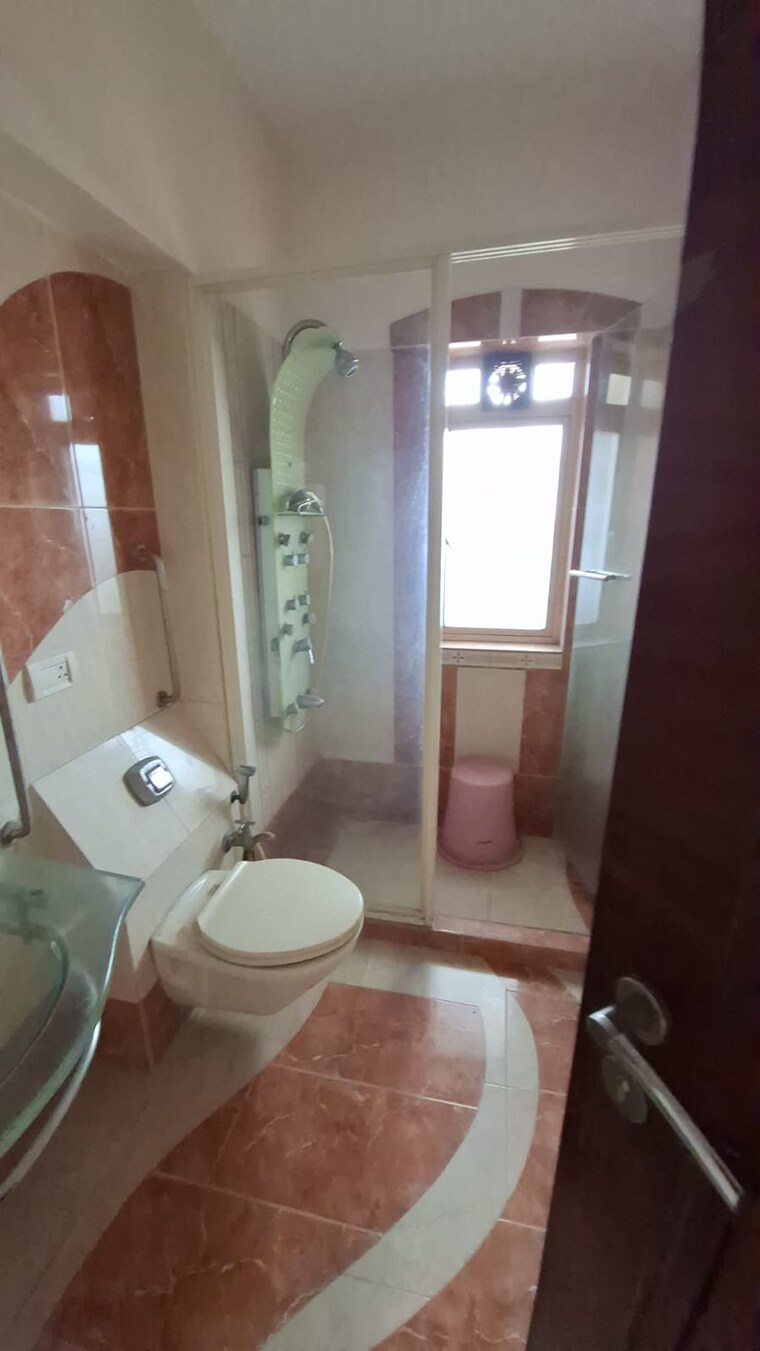 Bathroom, khar west 3 Bedroom 1100 Sq.Ft. Apartment In Khar West Mumbai 9626384