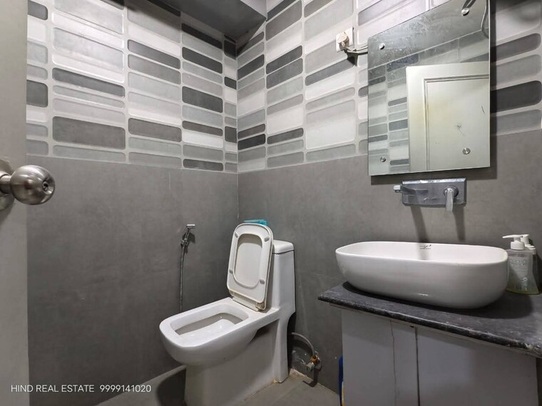 Bathroom, saket 1 RK 500 Sq.Ft. Builder Floor In Saket Delhi 9626459