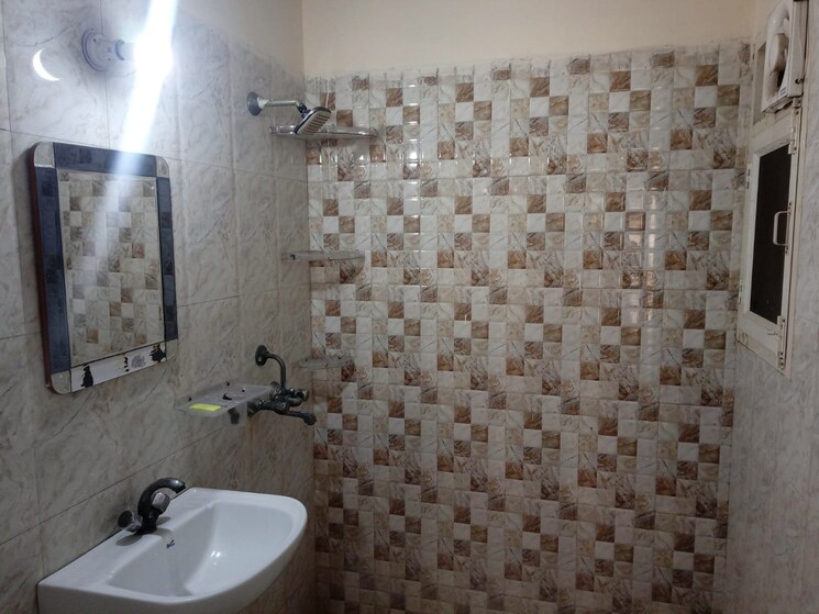 Attached Bathroom, antriksh-golf-view 2.5 Bedroom 1245 Sq.Ft. Apartment In Sector 78 Noida 9626485