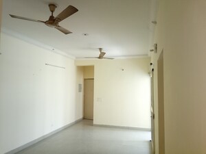 Room in 2.5 BHK Apartment at Antriksh Golf View, Sector 78 – for Rent