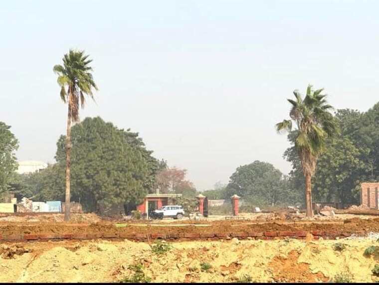 Garden, select-city-residency  60 Sq.Yd. Plot In Tilapta Greater Noida 9626483