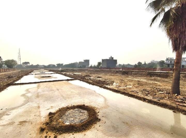 Plot For Sale in Select City Residency