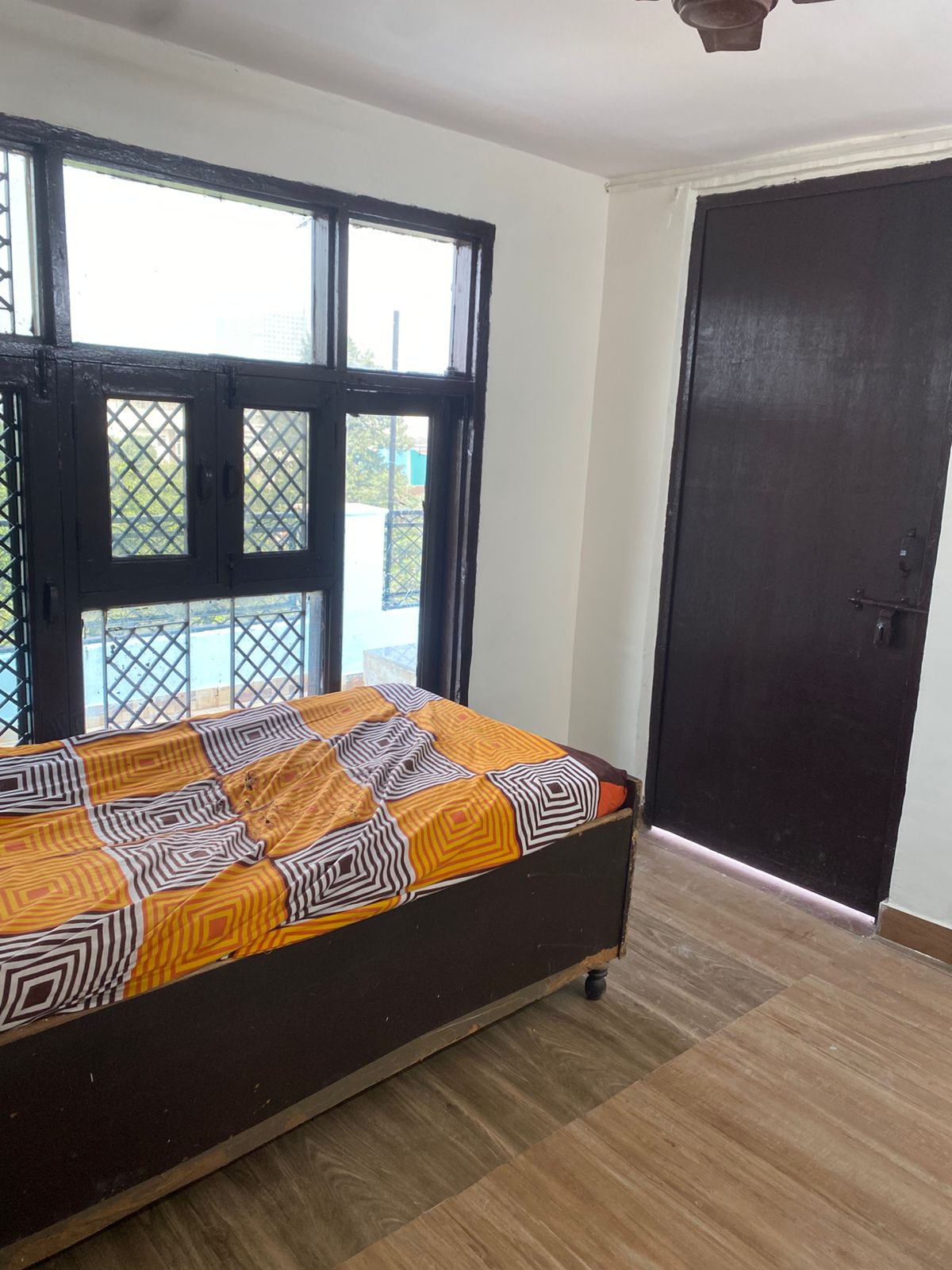 1.5 BHK Independent House For Rent in RWA Apartments Sector 40