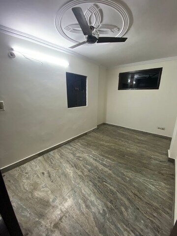 Room in 1.5 BHK Independent House at RWA Apartments Sector 40, Sector 40 – for Rent