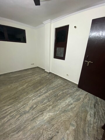 Room in 1.5 BHK Independent House at RWA Apartments Sector 40, Sector 40 – for Rent