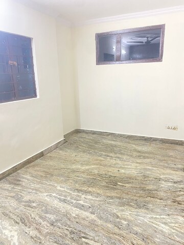 Room in 1.5 BHK Independent House at RWA Apartments Sector 40, Sector 40 – for Rent