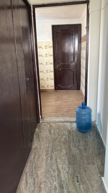 Building Lobby in 1.5 BHK Independent House at RWA Apartments Sector 40, Sector 40 – for Rent