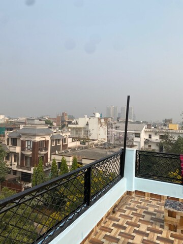 Balcony in 1.5 BHK Independent House at RWA Apartments Sector 40, Sector 40 – for Rent