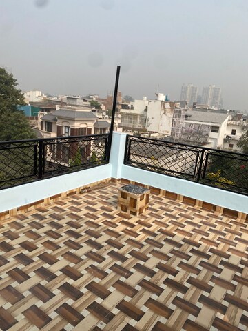 1.5 BHK Independent House – Exterior View View at RWA Apartments Sector 40, Sector 40 - for Rent