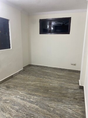 Room in 1.5 BHK Independent House at RWA Apartments Sector 40, Sector 40 – for Rent