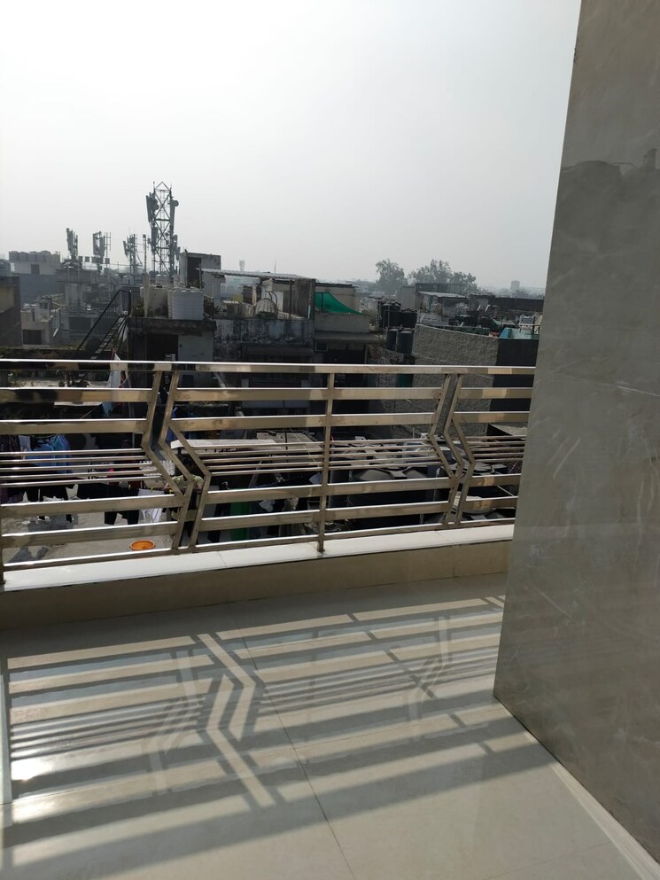 Balcony, govindpuri 1 RK 210 Sq.Ft. Builder Floor In Govindpuri Delhi 9626520