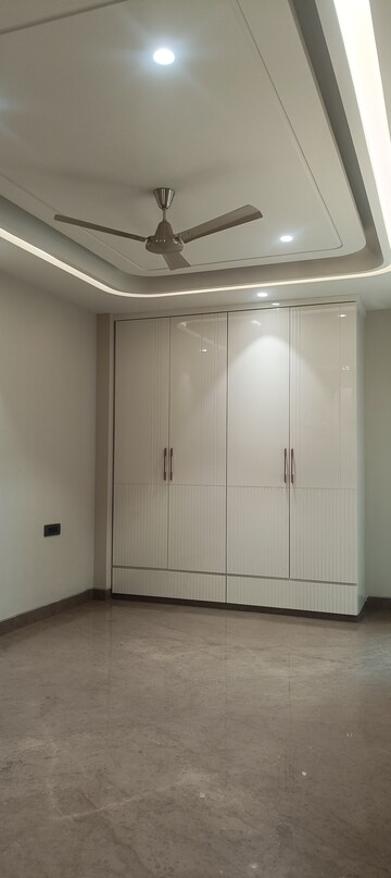 Building Lobby in 3 BHK Builder Floor at Anand Vihar – for Sale