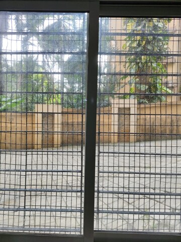 Room in 2 BHK Apartment at Bandra West – for Rent