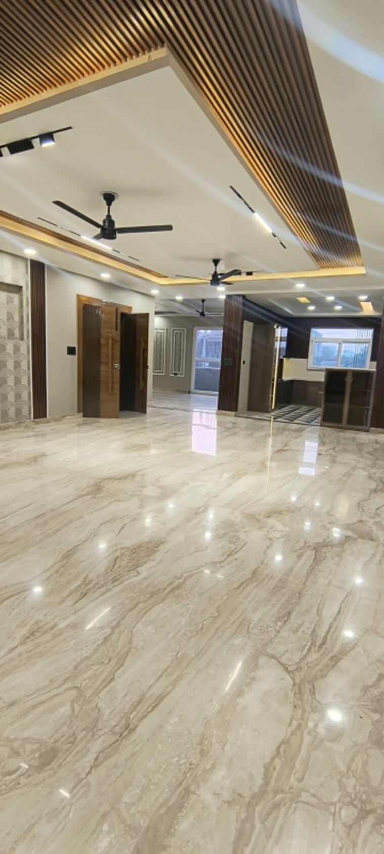 Room, green fields colony 4 Bedroom 400 Sq.Yd. Builder Floor In Green Fields Colony Faridabad 9626523