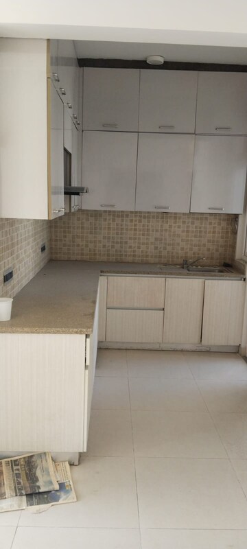 Bathroom in 2.5 BHK Builder Floor at Central Park 3 Flower Valley, Sohna Sector 33 – for Sale