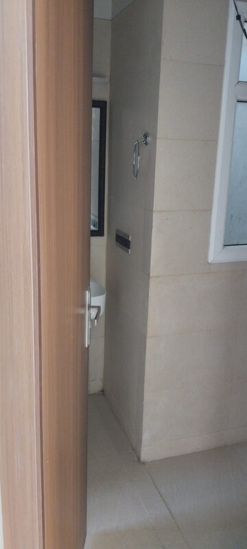 Building Lobby in 2.5 BHK Builder Floor at Central Park 3 Flower Valley, Sohna Sector 33 – for Sale