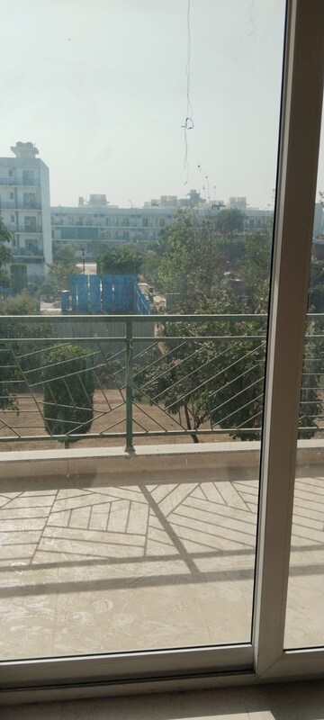 Balcony in 2.5 BHK Builder Floor at Central Park 3 Flower Valley, Sohna Sector 33 – for Sale