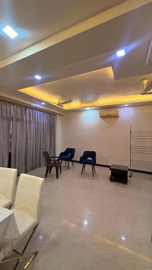 Team Area in 3 BHK Apartment at Parsvnath Planet, Vibhuti Khand – for Rent