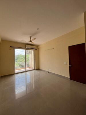 Room in 3 BHK Builder Floor at JMD Megapolis, Sector 48 – for Rent